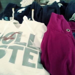 Size 4 a e jeans. Hoodies. Size med and large Holl